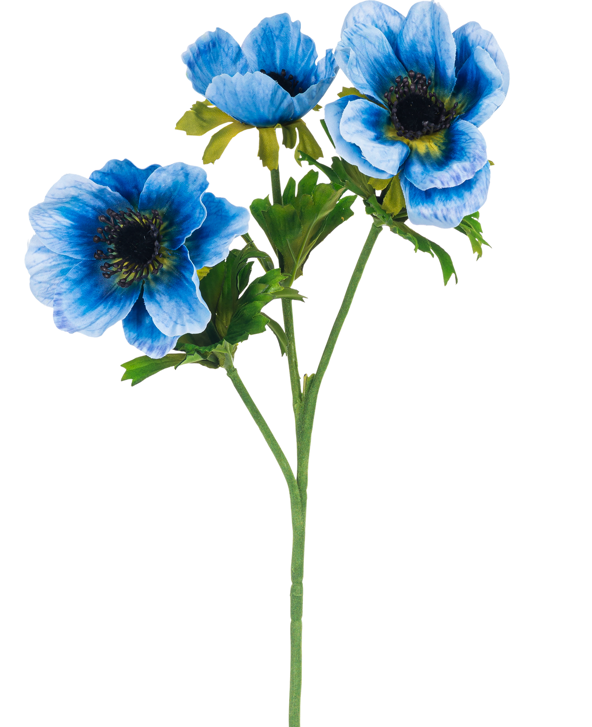 La fleur artificielle Anémone double 56 cm bleue a une seule tige verte avec trois fleurs d'anémone bleues et plusieurs feuilles vertes, représentées sur un fond blanc uni.