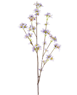 Une « Branche de fleurs artificielles de 112 cm violette » avec une branche fleurie avec de délicates fleurs violettes lavande et des centres jaunes sur de fines tiges brunes, représentées sur un fond blanc.