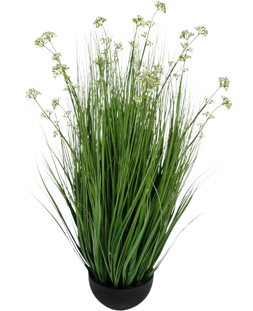 Le gazon artificiel poireau fleur oignon herbe pot 100 cm ignifuge est une plante de gazon artificiel dans un pot avec de longues lames minces et de petites grappes de fleurs blanches dans un pot rond noir, représenté sur un fond blanc uni.