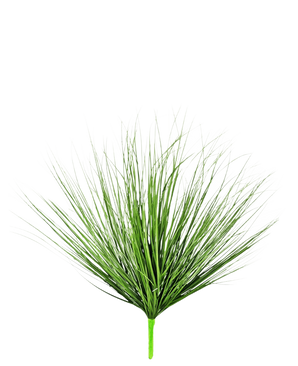 Le gazon artificiel oignon 70 cm ignifuge possède de longues feuilles fines ressemblant à de l'herbe verte qui émergent d'une seule tige, sur un fond blanc uni.