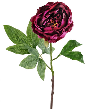Une seule tige de la fleur artificielle "Fleur artificielle Pivoine 61 cm aubergine", avec des pétales de couleur aubergine profonde et des feuilles vertes détaillées, isolée sur un fond blanc.