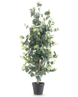 De Kunstplant Eucalyptus 91 cm heeft hoge, realistische ronde groene bladeren en kleine gele knoppen in een zwarte pot, tegen een effen witte achtergrond.