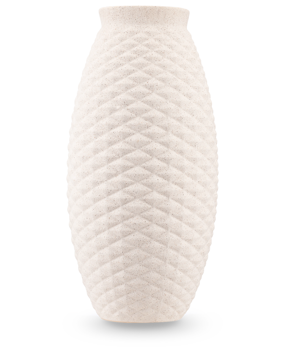 Le Vassel Vessel 33 cm beige est un vase haut en céramique blanc cassé avec une surface à motif losanges et une large ouverture légèrement évasée, sur un fond blanc uni.