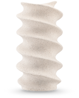 De Vaas Tiny Forst 21 cm beige is een hoge keramieken vaas met textuur, een beige, gespikkeld oppervlak en een golvend spiraalvormig ontwerp, ideaal om zijden kunstbloemen op een witte achtergrond weer te geven.