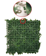 Quatre tapis de haie artificielle imbriqués mélangent des panneaux de 50 x 50 cm présentés avec un gros plan de la grille et du mécanisme de connexion. Chaque panneau comporte des feuilles artificielles, parfaites pour créer un mur végétal luxuriant à l'intérieur ou à l'extérieur.