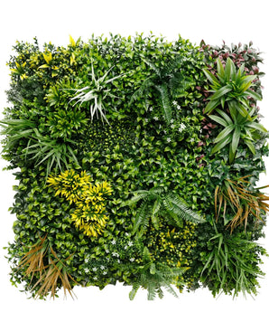 De Kunsthaag Eternity 100x100 cm UV heeft een dichte, vierkante opstelling van groene bladplanten, zoals varens, grassen en breedbladige soorten, die een weelderige, gestructureerde verticale tuin creëren tegen een witte achtergrond.