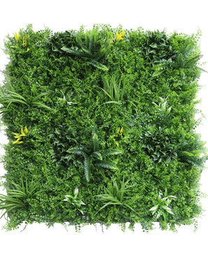 De Kunsthaag Moment 100x100 cm UV is een vierkant paneel dat dicht begroeid is met kunstmatige groene planten in verschillende tinten en texturen, voor een realistische, weelderige verticale tuinlook.