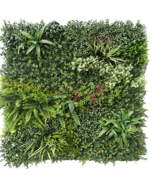 De Kunsthaag Prestige 100x100 cm UV is een vierkant paneel met dicht, groen kunstgroen gebladerte en verschillende kunstplanten, gerangschikt om een weelderige verticale tuin te vormen die ideaal is voor een levendige wanddecoratie.