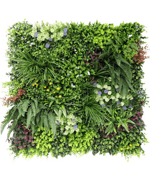 De Kunsthaag Vibrant 100x100 cm UV is een dichte, vierkante verticale tuin met weelderig groen gebladerte, varens en kleine bloeiende planten tegen een witte achtergrond.