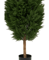 La Plante Artificielle Conifère UV 180cm est un arbre vert artificiel en pot avec des feuilles denses vert foncé et un tronc marron, présenté dans un simple pot noir sur fond blanc.
