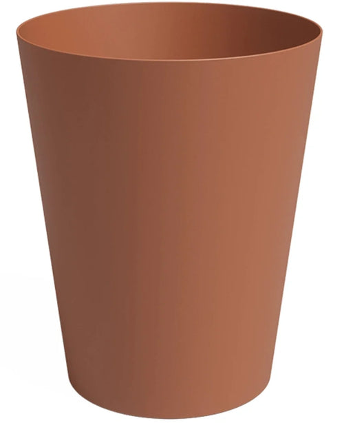 La Planter Porto Ø40cm x H50cm est une poubelle cylindrique marron aux côtés lisses et au dessus légèrement évasé.