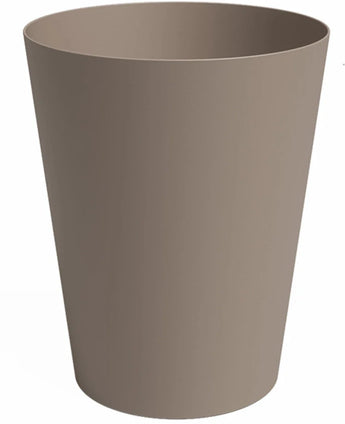 De Plantenbak Porto Ø40cm x H50cm is een effen, cilindervormige taupe plantenbak met een glad oppervlak en licht uitlopende bovenkant, tegen een witte achtergrond.
