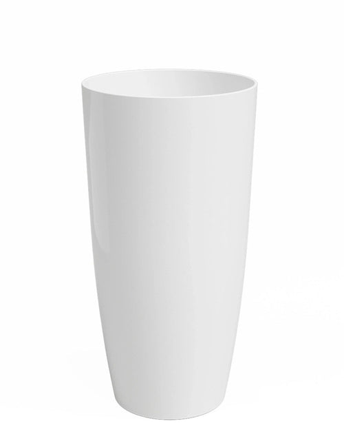 Le Jardinière Santorini est un grand vase cylindrique blanc (Ø27 cm x H40 cm) avec une finition lisse et brillante. Le vase se tient debout sur un fond blanc uni.