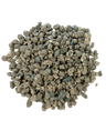Un tas lâche de petites pierres volcaniques irrégulières grises et verdâtres provenant d'un sac de 10 litres sur fond blanc.