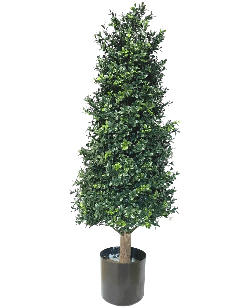 La Plante Artificielle Buis Pyramide UV 90 cm possède des feuilles vertes denses de forme conique, dans un pot noir. Avec une protection UV, il est parfait pour les plantes de jardin et conserve sa beauté sur un fond blanc.