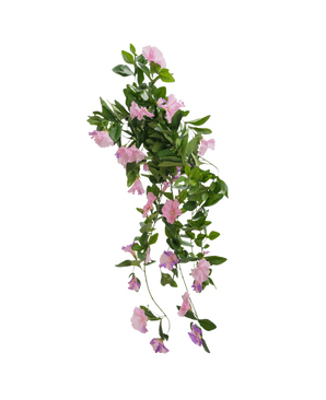 De Kunst hangplant Petunia 70 cm heeft groene bladeren en paarse trompetvormige bloemen tegen een effen witte achtergrond.