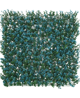 Een UV-paneel Kunsthaag Buxus blauw 50x50 cm met dicht kunstmatig blauw en groen gebladerte lijkt op een verticale tuin of decoratieve haag en wordt tegen een witte achtergrond weergegeven.