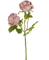 Een enkele Kunstroos Deluxe 55 cm paars steel met twee stoffig mauve rozen en groene bladeren, tegen een effen witte achtergrond.