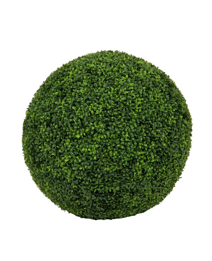 Une plante artificielle dense, verte et sphérique de buis de style romain UV D65cm avec de petites feuilles, photographiée isolée sur un fond blanc uni.