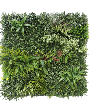 La Haie Artificielle Prestige 100x100 cm UV est un panneau carré de feuillage vert artificiel avec un mélange de plantes feuillues, de fougères, de textures et nuances de vert variées, ainsi que des grappes de petites fleurs blanches et rouges. Le fond est blanc.