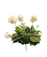 De Kunst Geranium 40 cm wit heeft levensechte witte bloemen en weelderige groene bladeren - perfect om tijdloze elegantie toe te voegen aan je kunstplant- of kunstbloemencollectie.